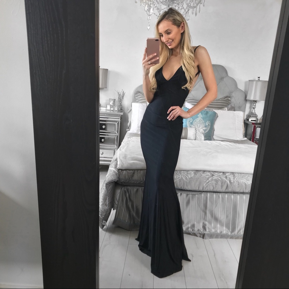 Black V-Neck Halter Maxi Bodycon Backless Dress - Picture 5 of 9